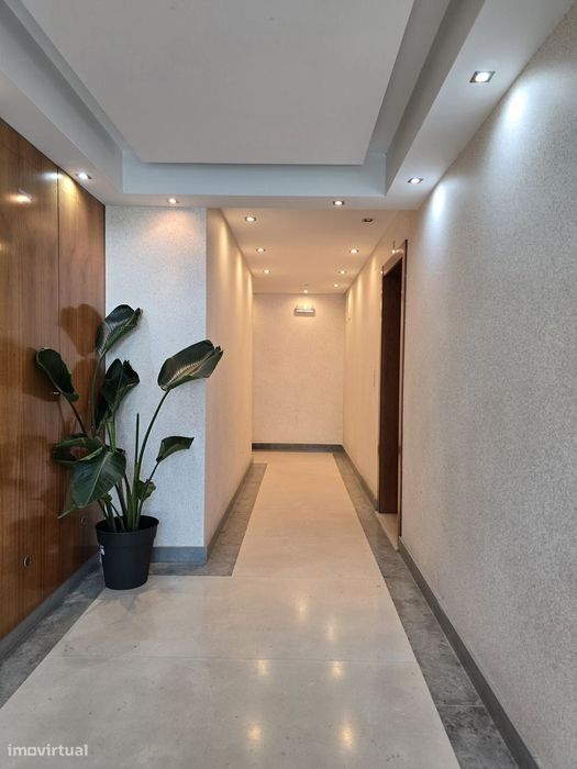 T2 com Box de 32,85 m² e Arrecadação de 19,60 m² com Piscina