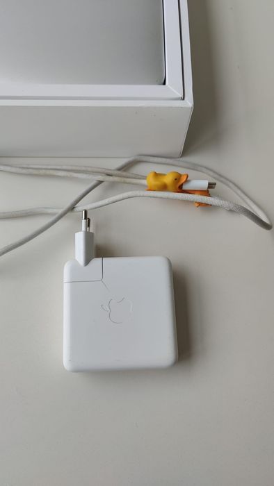 MacBook Pro 16" c caixa e fatura