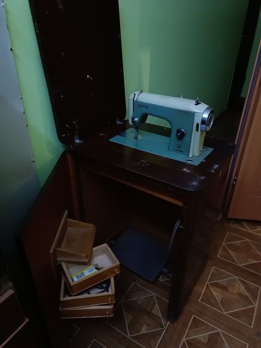 Швейная машина ILEANA UMC Cugir (Румыния) с тумбой