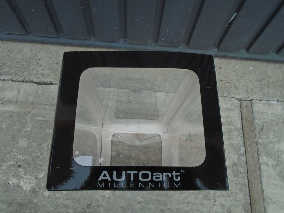 Pudełko Do Modelu AUTOart Millennium  AUTOART 1:18