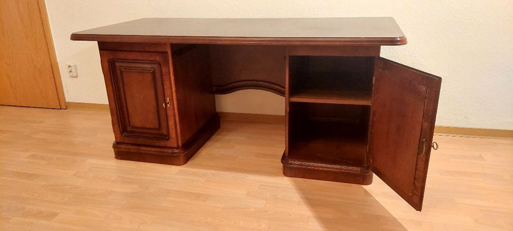Biurko Kler, Swarzędz, Lite drewno, 80 na 165 cm, 77 cm wysokość.
