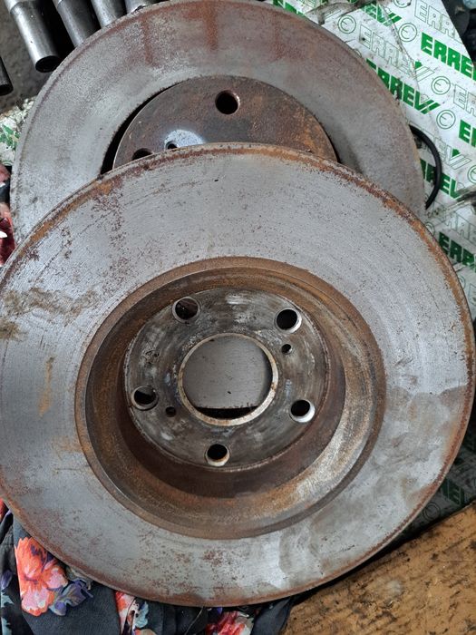 Toyota Avensis диски гальмівні