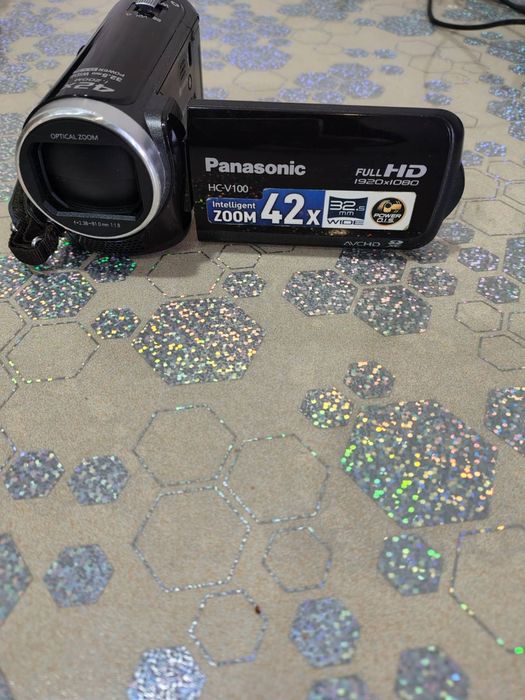 Відеокамера "Панасонік" в гарному стані.