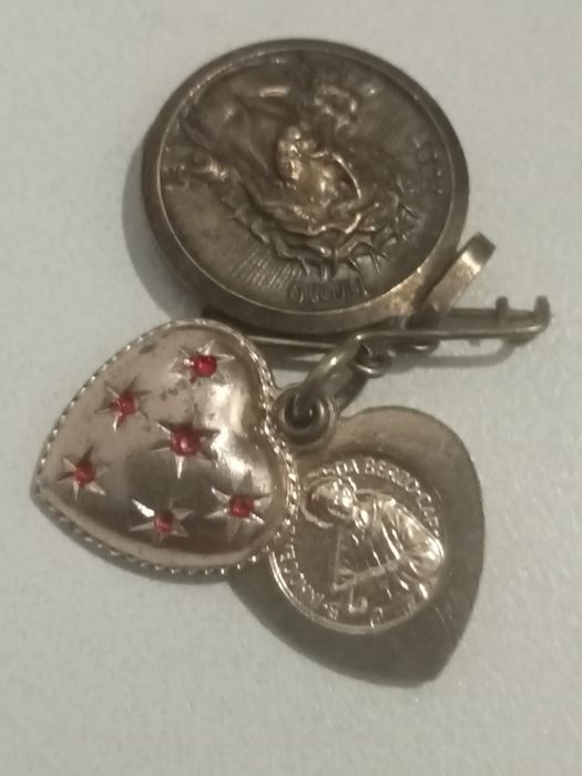 Dois belos pendentes religiosos