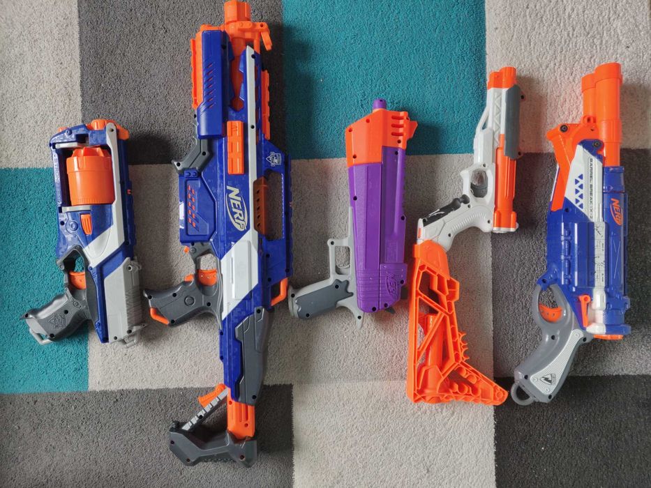 Pistolety NERFY 5 szt. kolekcja, sprawne, strzałki