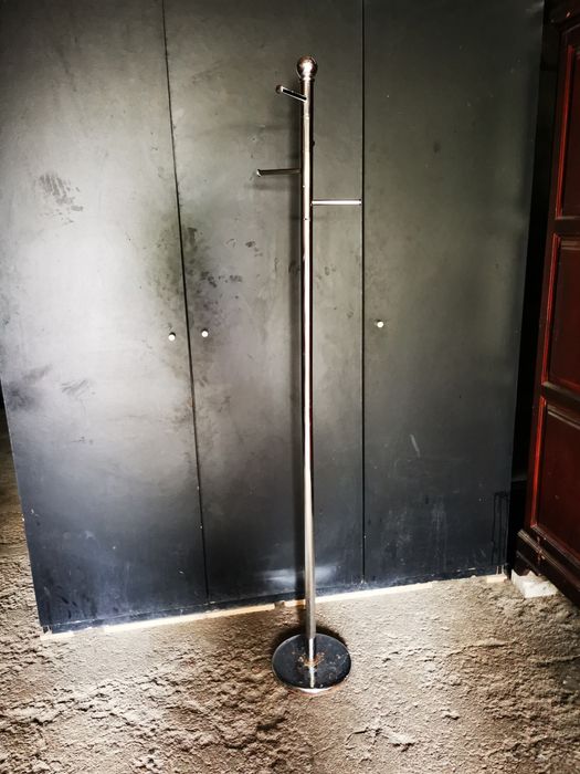 Vende-se cabide usado