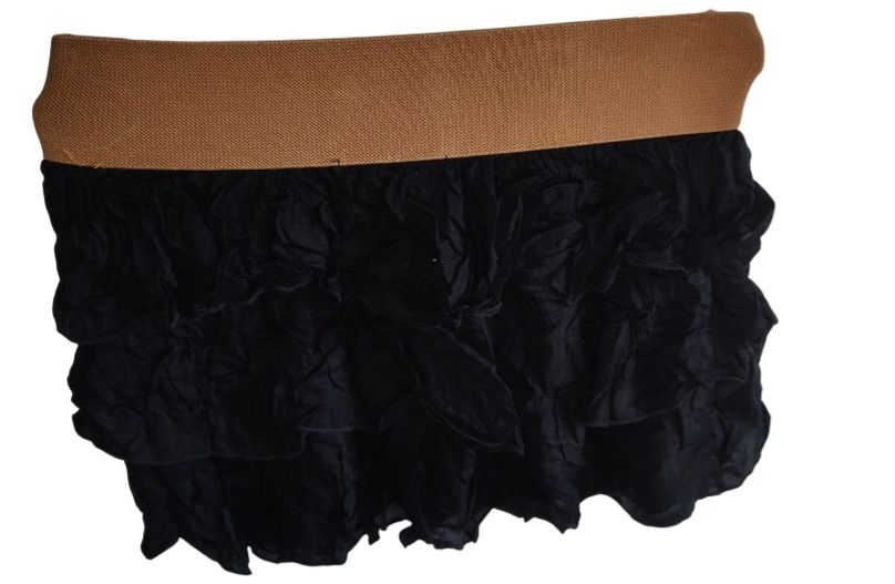 Markowe krótka spódniczka czarna z ozdobna klamrą falbanki spódnica