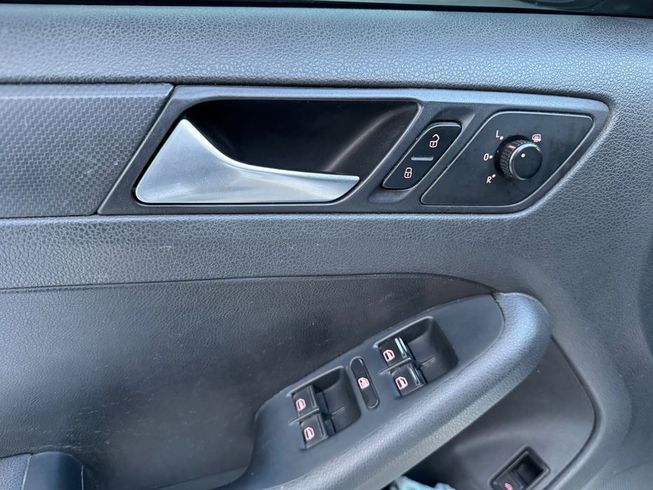 Продам  VOLKSWAGEN JETTA  2013 Року