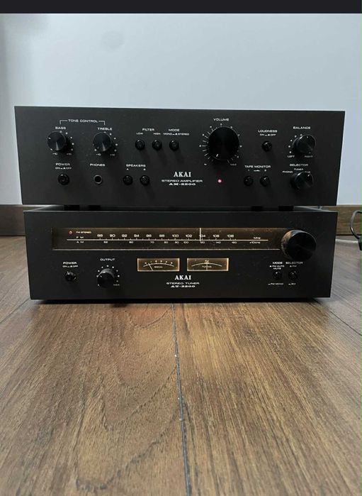 Zestaw grajacy firmy Akai AT-2200 i AM-2200