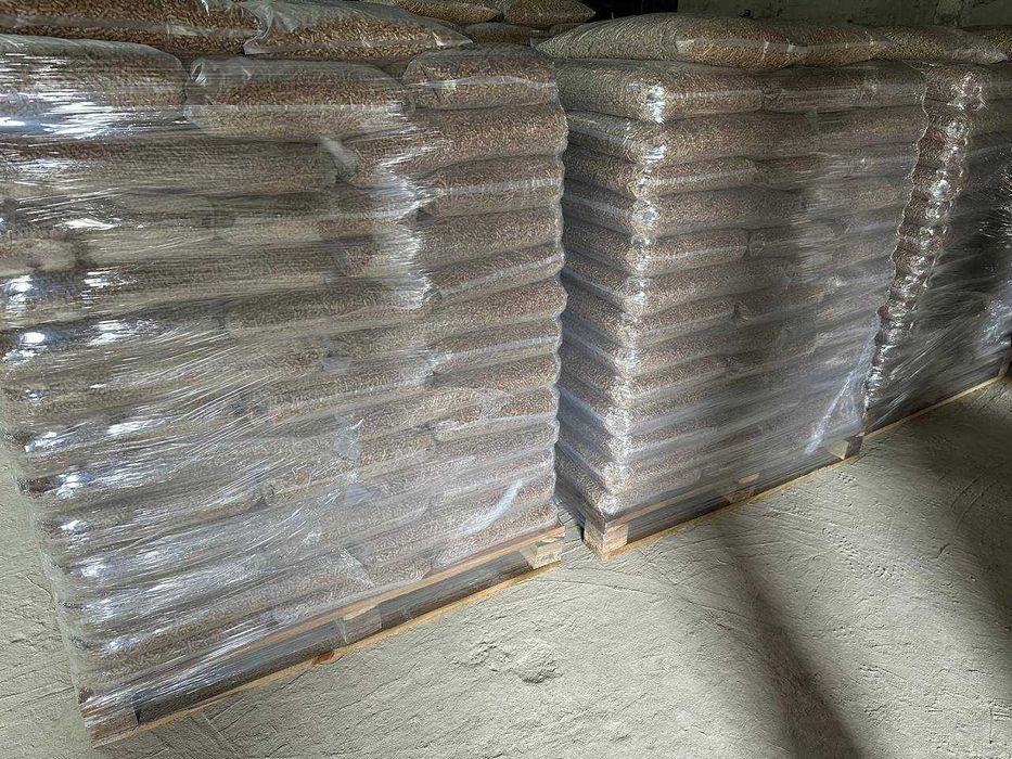 Dobry tani sosnowy pellet bez spieków  Puławy Polske badanie EN+ A1