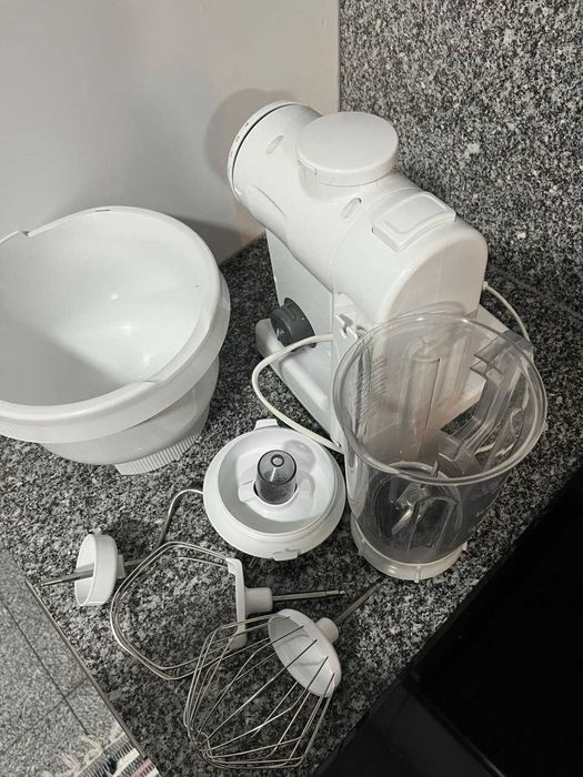 Robô cozinha BOSCH MUM4 Branco, Taça, 3 Varetas + Liquidificadora