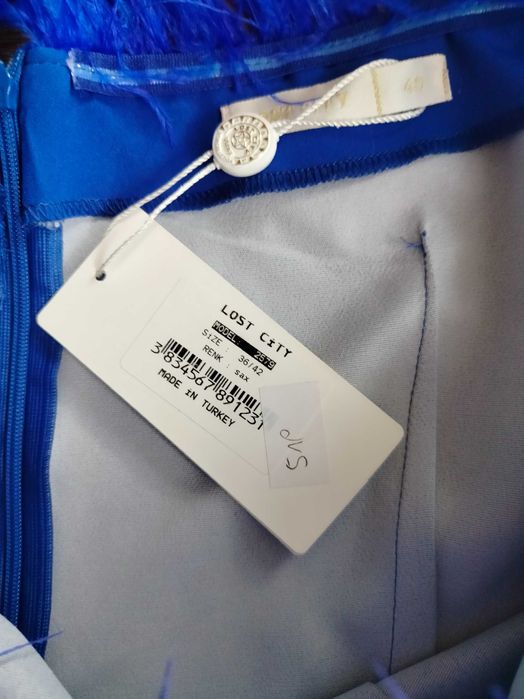 Elegancka sukienka z piórami Lost City r. S