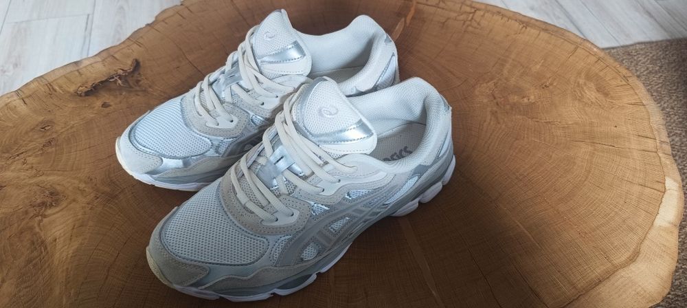 ASICS GEL-NYCSneakersy ASICS GEL | Srebrno-Białe | Stan idealny