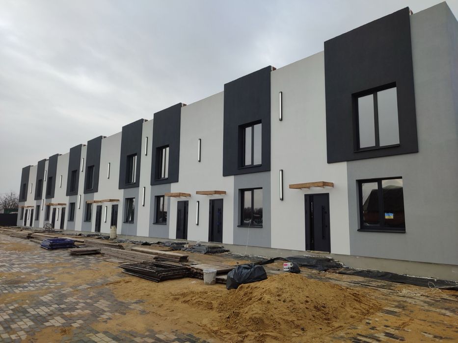 Продам таунхаус в Зарванцях