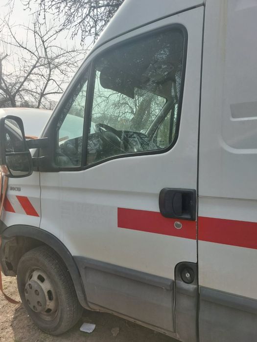 Drzwi boczne,przednie iveco daily 2012,maska,blotnik,zderzak,reflektor