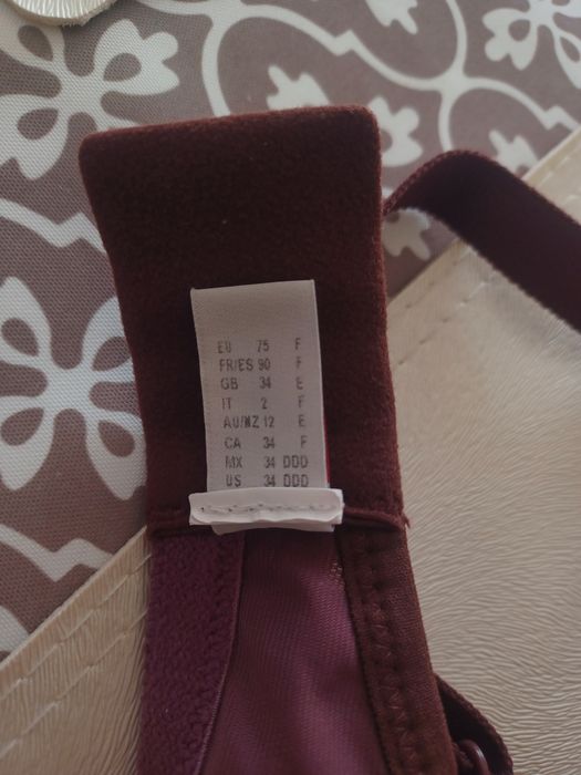 Biustonosz Triumph bordo