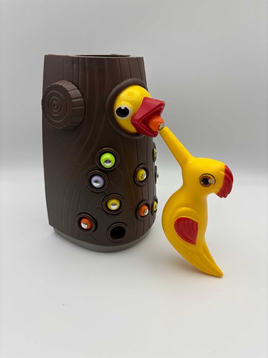 Zabawka Dzięcioł karmiący pisklęta