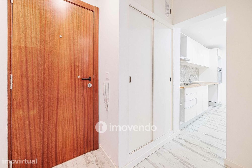 Apartamento T1 totalmente renovado, com varanda, na Sobreda