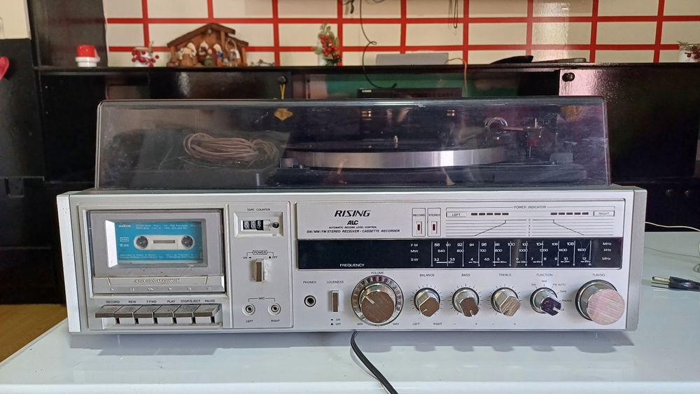 Radio com gira discos "Rising"