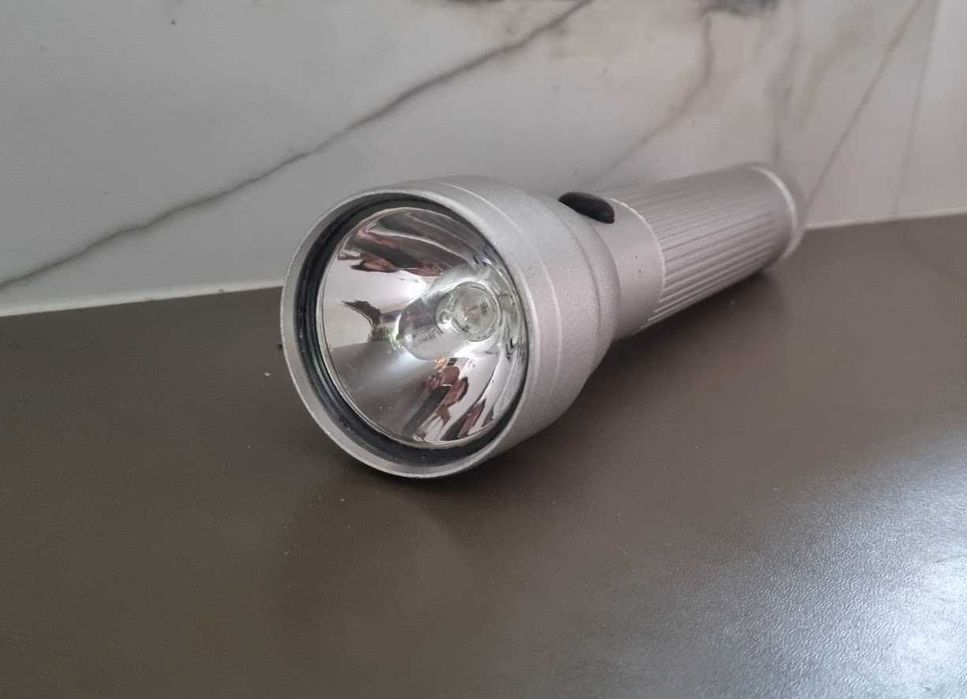 Latarka aluminiowa duża