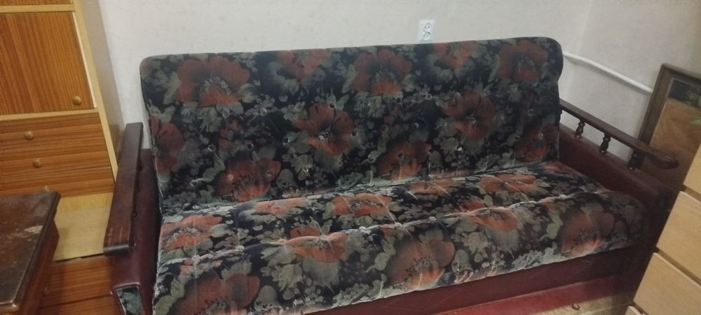 Dwie takie same kanapy