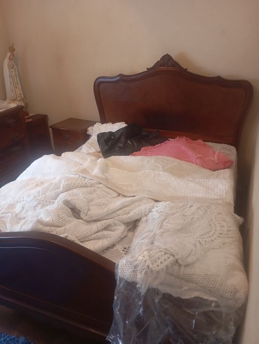 Vendo esta cama muita bonita bom estado