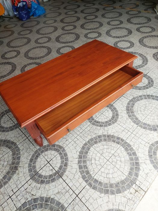 Mesa de centro em madeira