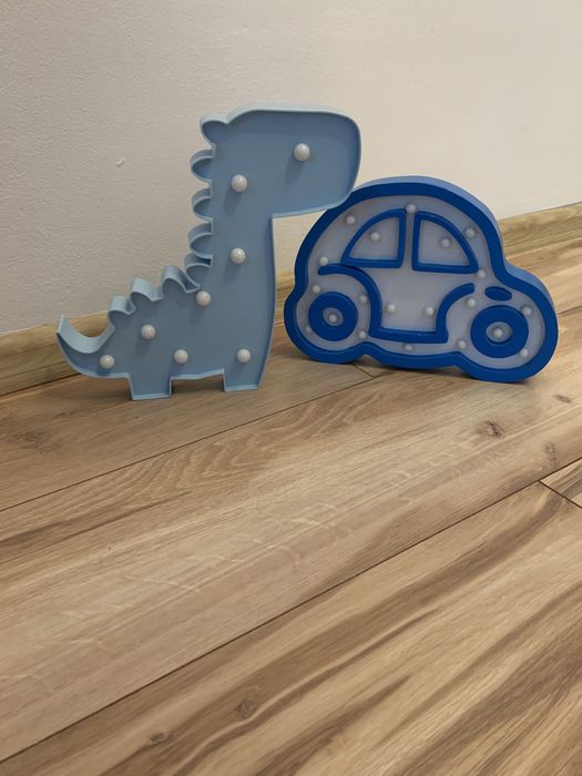 Lampki auto i dinozaur