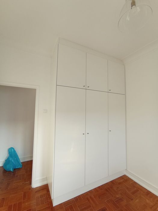 Carpintaria e Acabamentos Interiores | Portas | Pavimentos