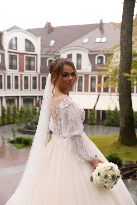 Продам весільну сукню