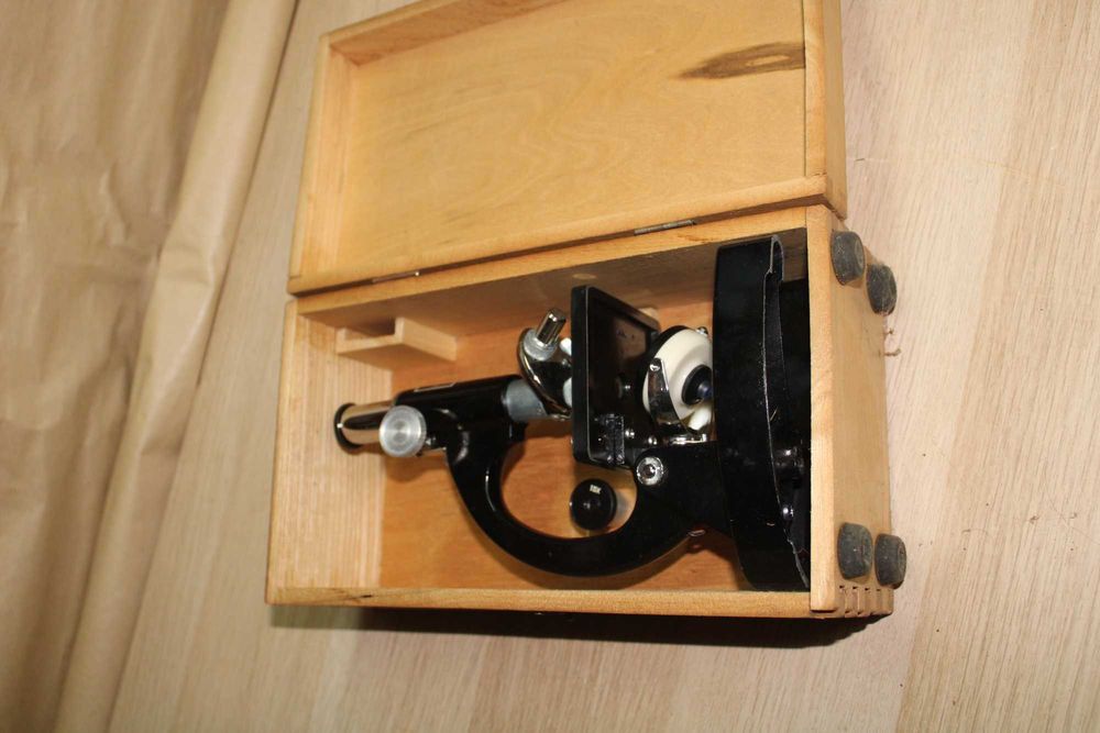 Microscópio amplia 10 x / 15 x