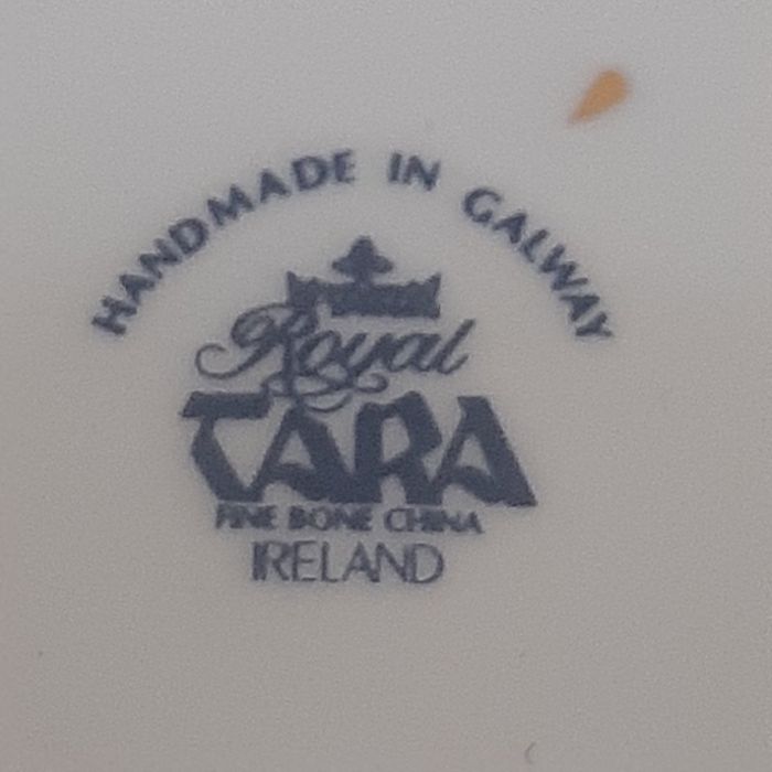 Wazon Royal tara Irlandia, delikatna półprzezroczysta porcelana