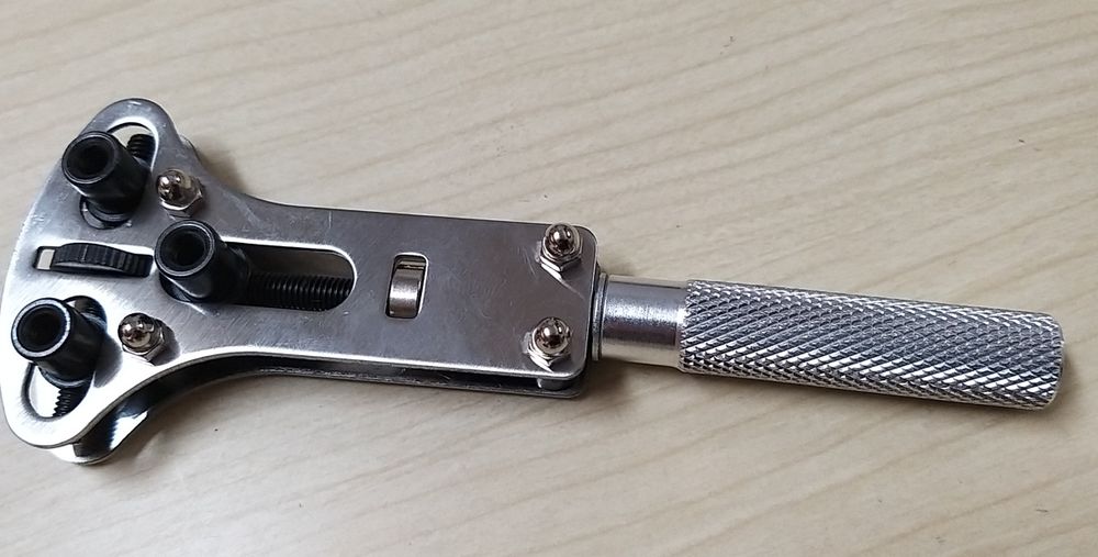 Ferramenta para abrir Relógios.