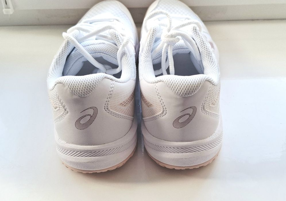 Кросівки жіночі Asics Upcourt 6, 42 розмір (26,5 см), стан ідеал