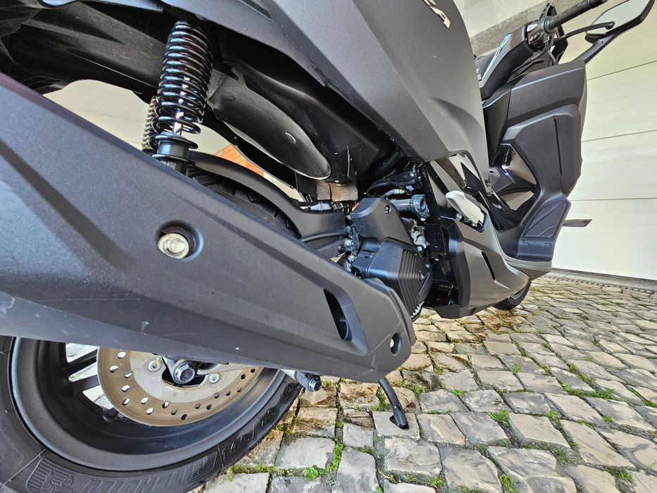 Honda Forza 125 de 2024 com Top Case com apenas 4.680 kms e com garantia da marca