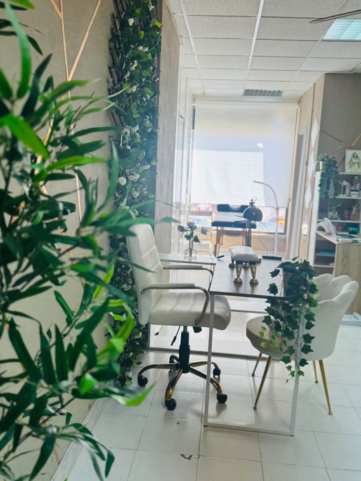 ALUGO MESA DE MANICURE JUNTO AO METRO - ENTRADA IMEDIATA