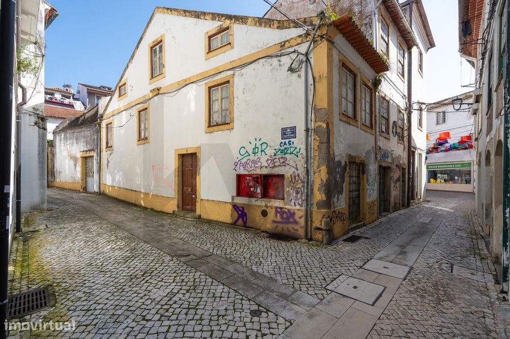 Conjunto de 2 Prédios na Baixa de Coimbra com1.488 m2