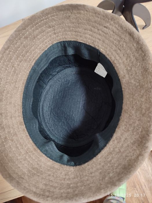 Зимовий капелюшок жіночій