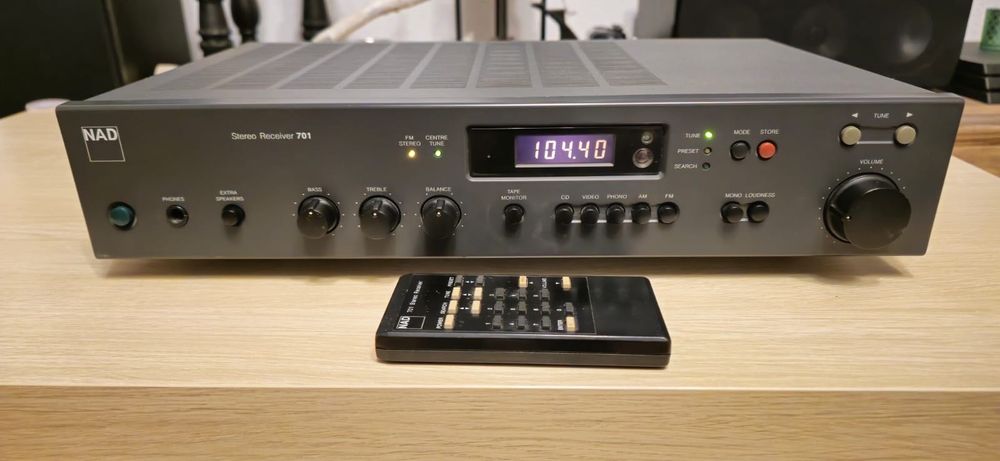 NAD 701 amplituner z oryginalnym pilotem
