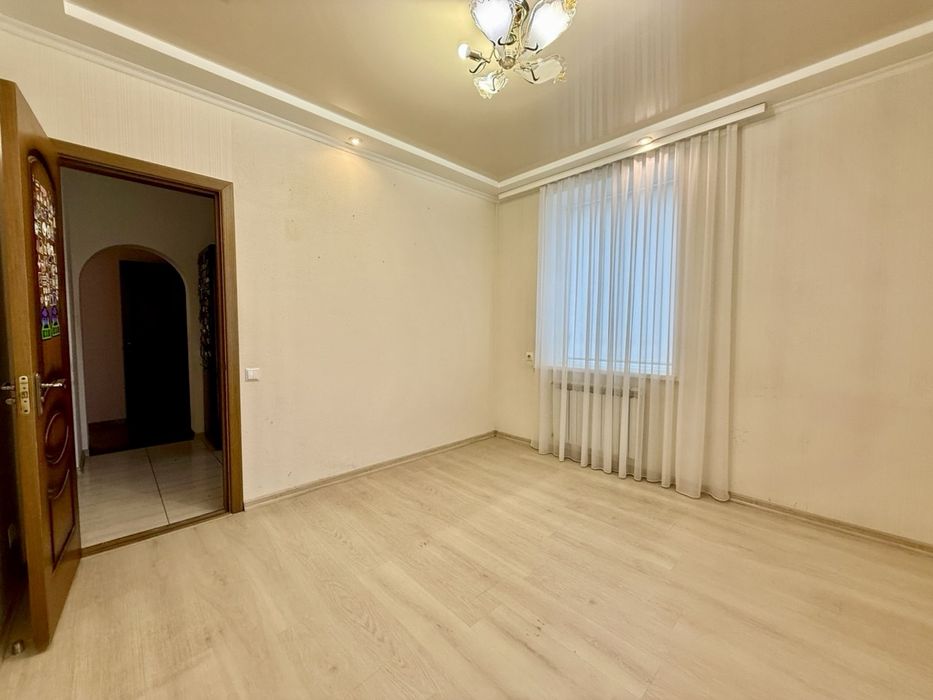 Продам 2-х кімнатну квартиру, Центр міста