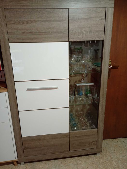 Armário, louceiro para sala ou cozinha.