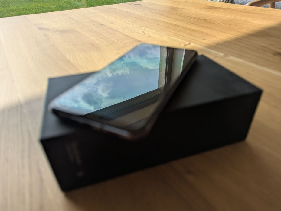 Smartfon LG G8s zestaw