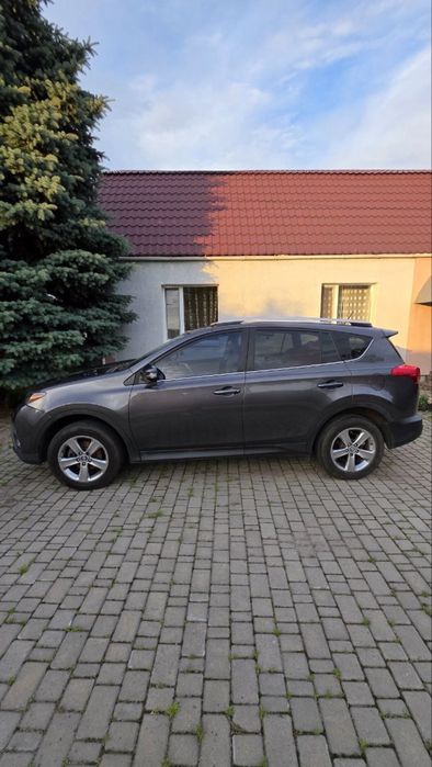 Продам toyota rav4 2015