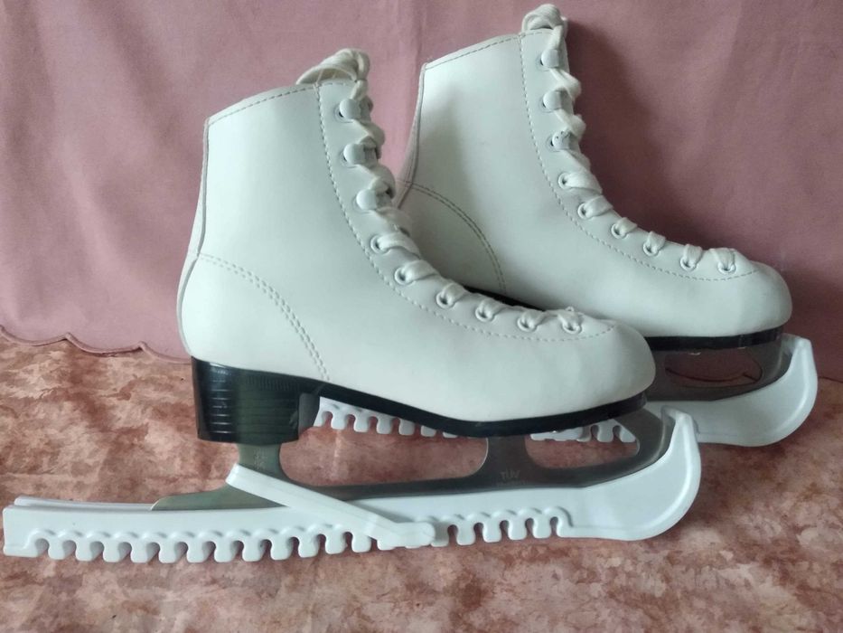 Коньки фигурные детские, р.33, 2 пары