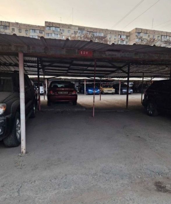 Продам крытое место на автостоянке район Меркурия