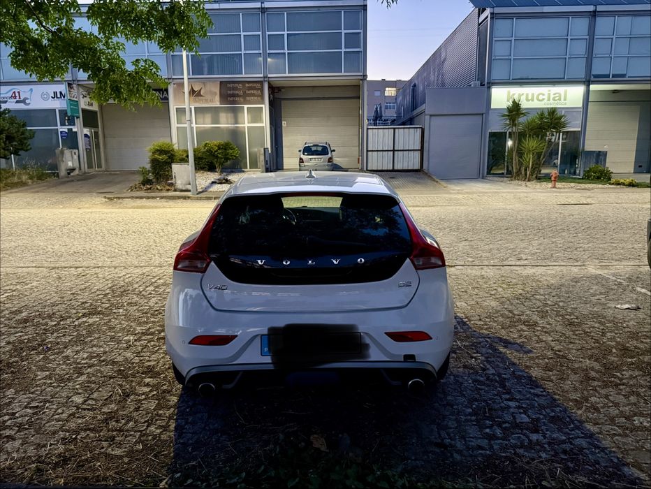 Volvo v40 r design 2.0