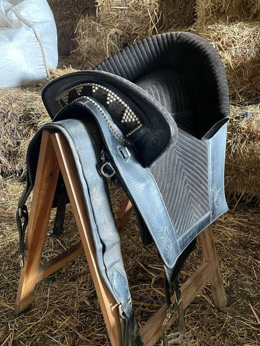 Sela/ arreio a portuguesa completa com cabeçada e xairel