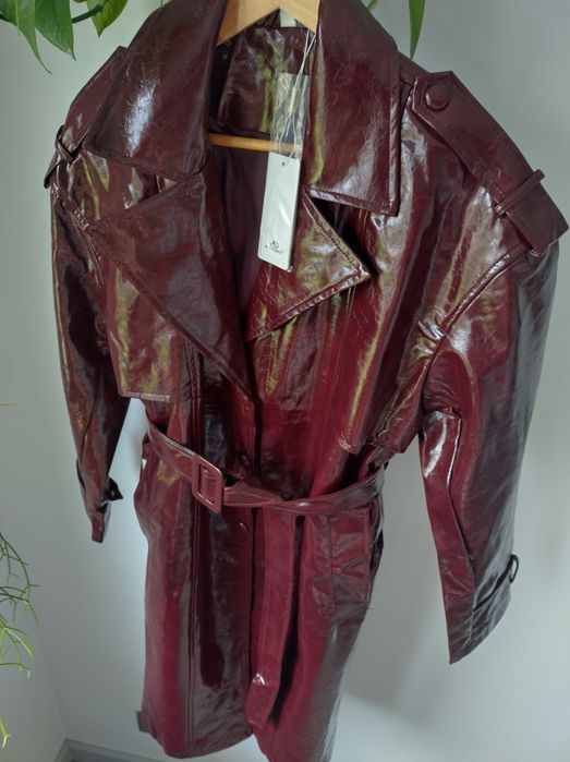 Burgubdowy trencz lakierowana eko skóra MOCHY