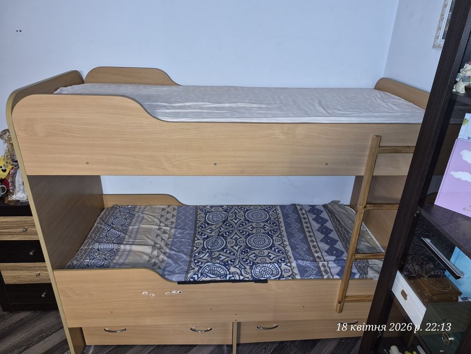Дитяче двоярусне ліжко з шухлядами