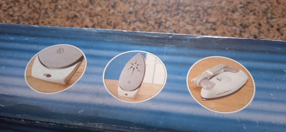 Ferro de engomar portátil marca Kenwood.